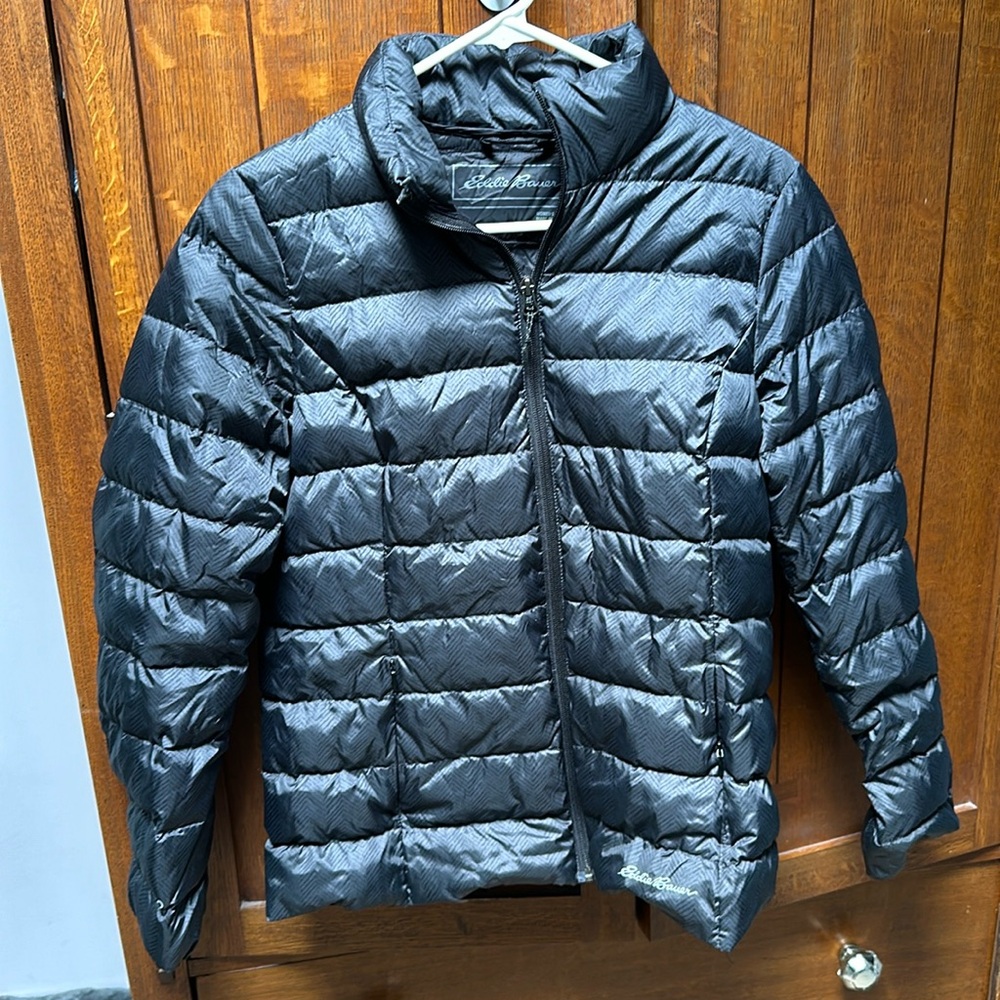 Eddie Bauer women’s lightweight down puffer jacket, grey, size small